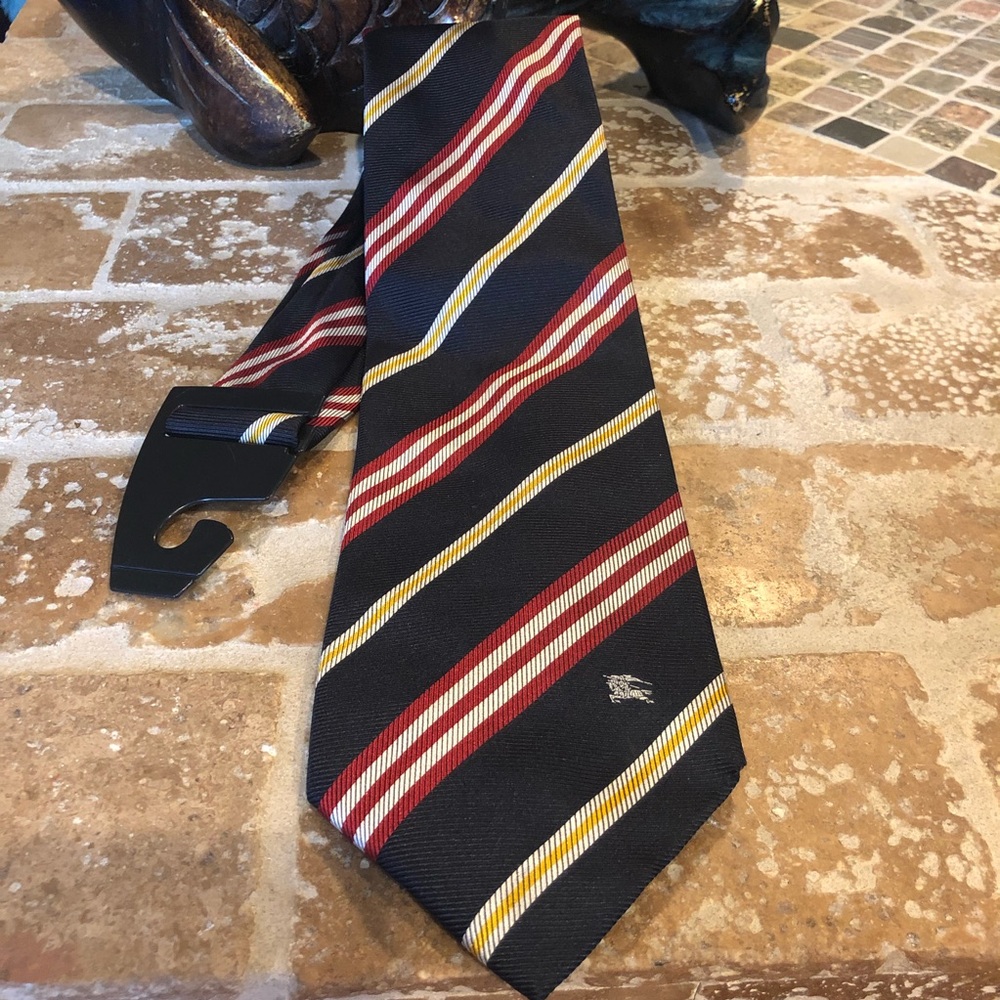 Burberry berry like new tie